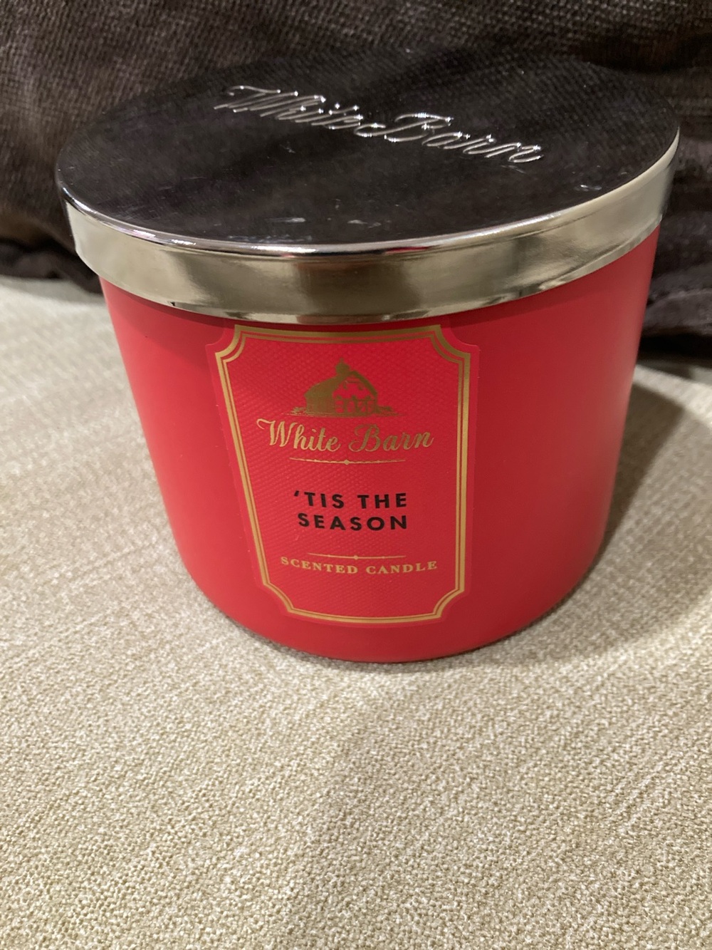 New-White Barn Red Holiday Scented Candle Tis the season scent 14.5 oz